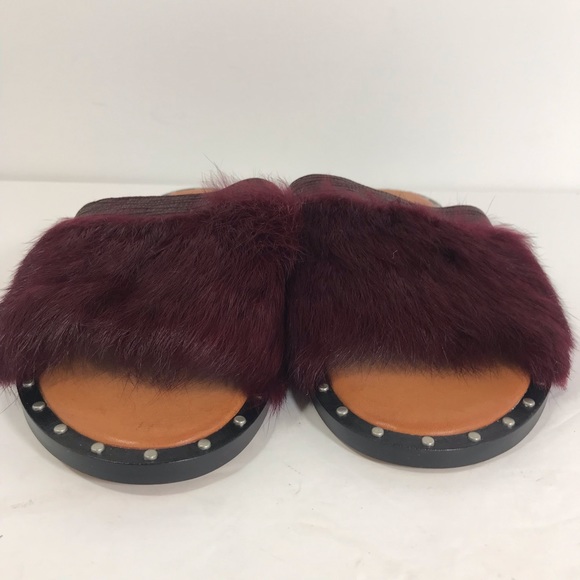 1. State the Carisma rabbit fur maroon slides 8 - Picture 2 of 7